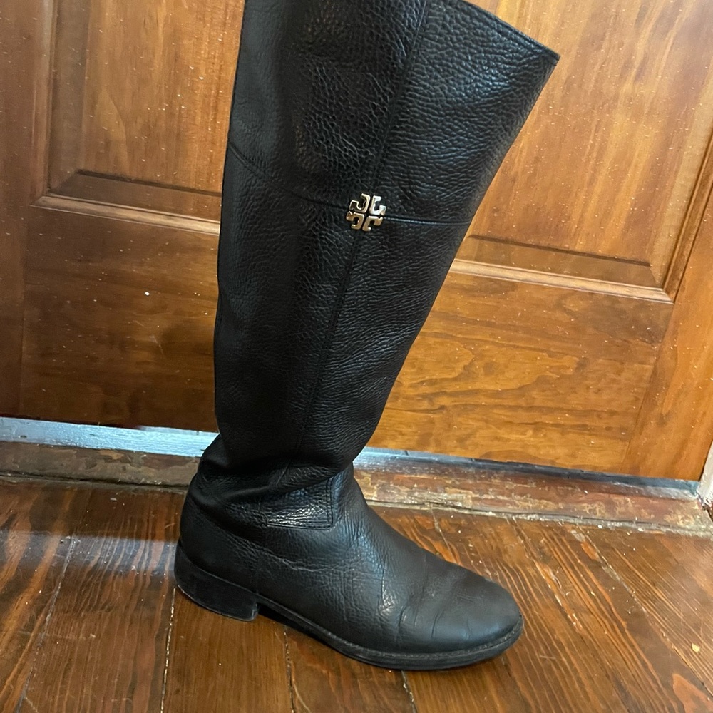 Black Tory Burch Boots in 7.5 hood condition